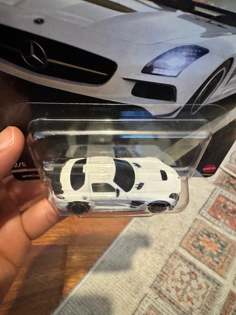 Hot Wheels Mercedes-Benz SLS AMG Coupe - 5