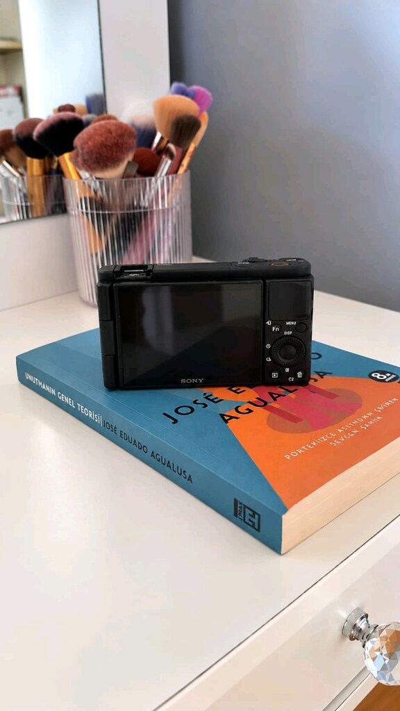 Sony ZV-1 – Garantili | Kutulu | Sıfır Ayarında + Ekstra Aparatlar