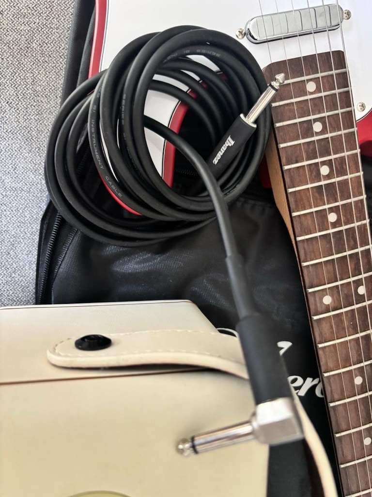 Sıfır / Squier Elektro Gitar + Kozmos Amfi + İbanez Kablo (Başlangıç) - 6