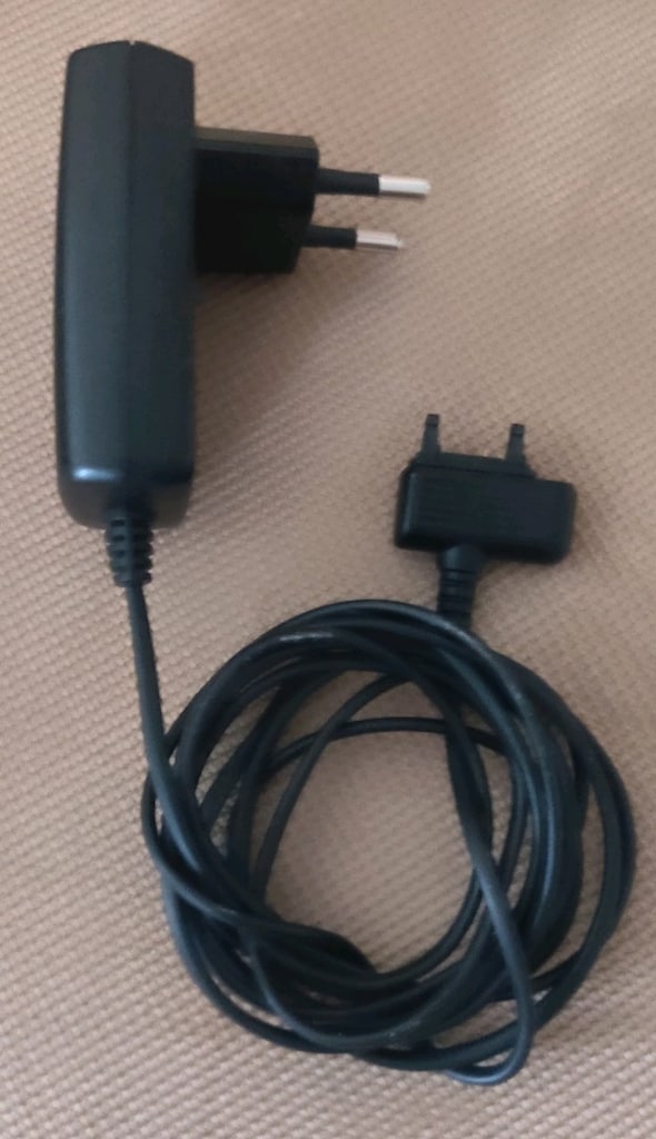 Orijinal Sony Ericsson CST-60 standart seyahat şarj cihazıdır. - 3