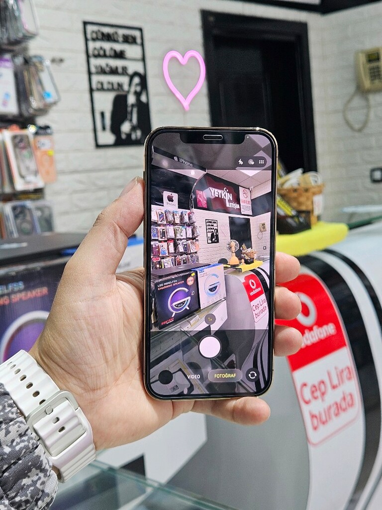 iPhone 12 Pro Gold - 3