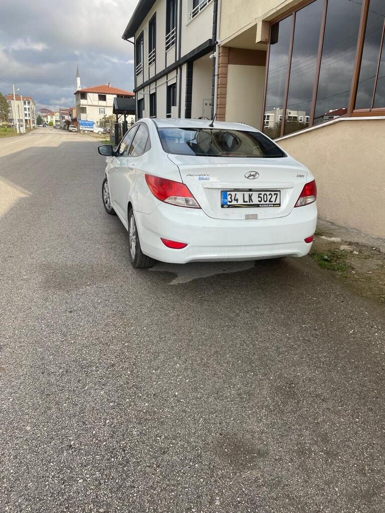 hyundai accent blue - 4
