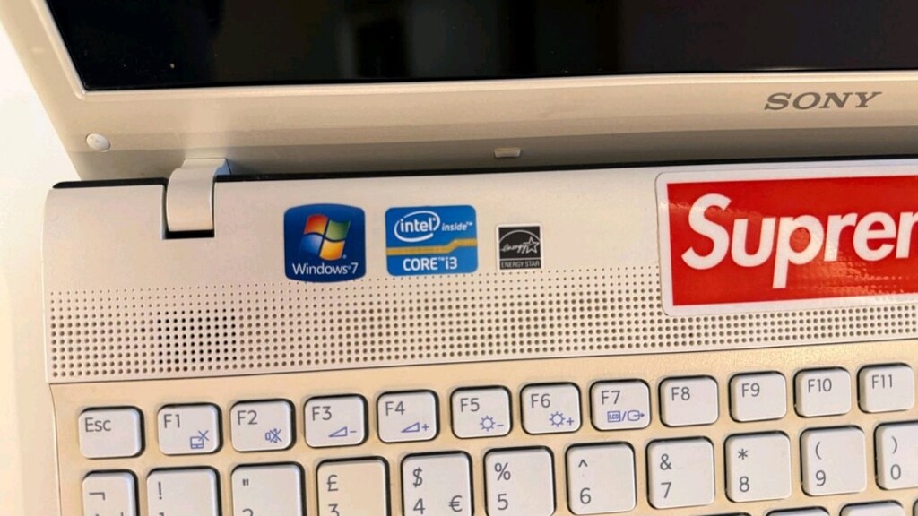 Sony VAIO | Core i3 | 8 GB RAM | 1 TB HDD | 15.6" - 7
