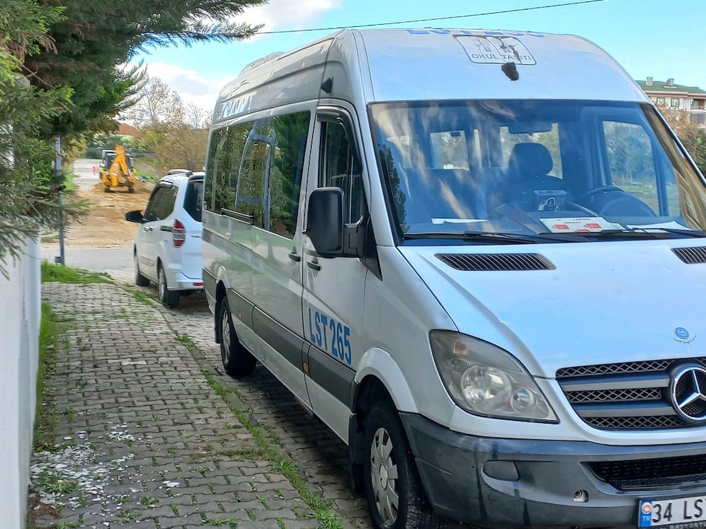 2012 model 16+1 sprinter - 3