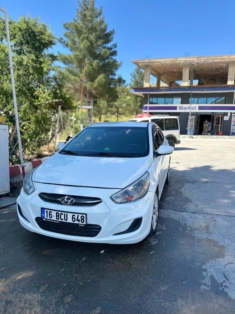 Hyundai Accent blue - 14