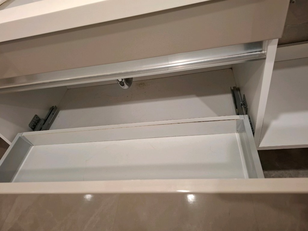 İki banyo dolap takımı ve mutfak dolabı set - 4