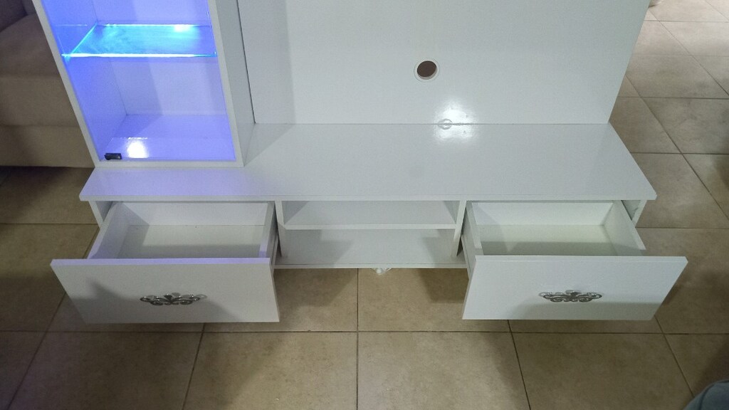 acil satılık TV ünitesi 150x160 ölçüsünde led aydınlatmalıdır - 5