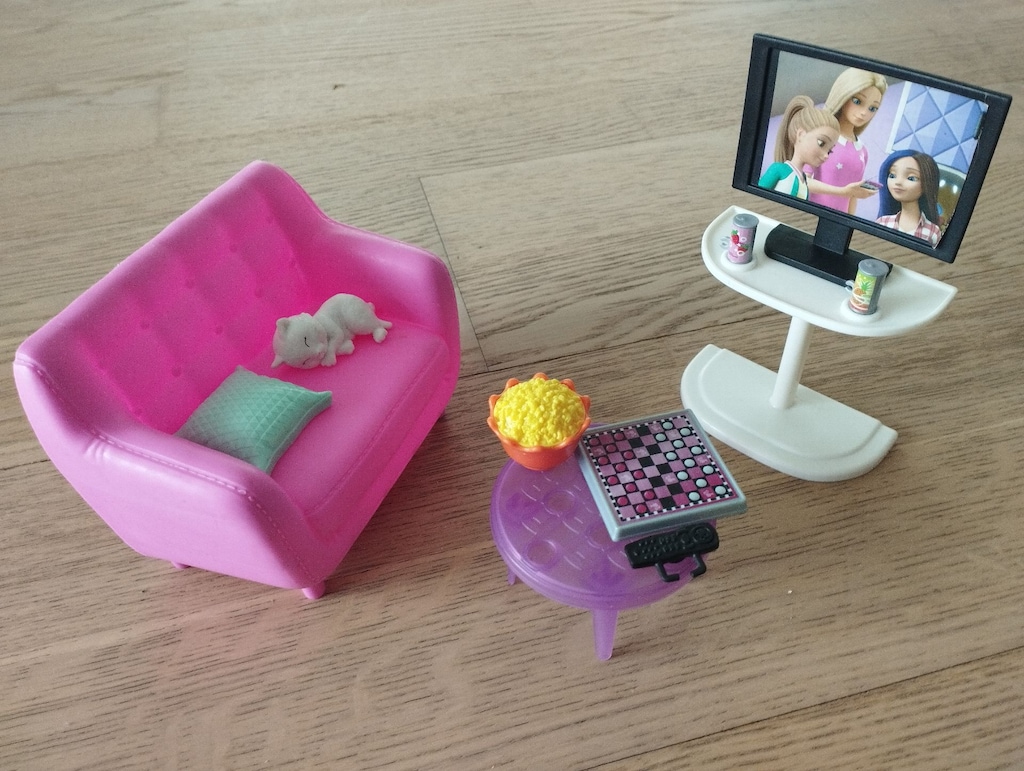 Barbie Oturma Odası ve Havuzu - 3