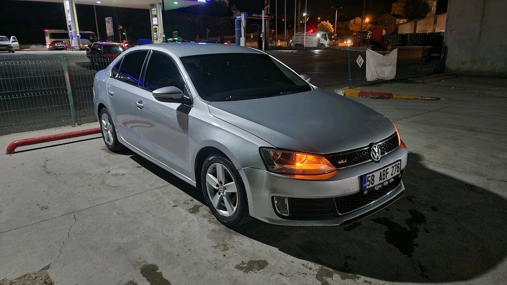 Volkswagen Jetta GLI - 10