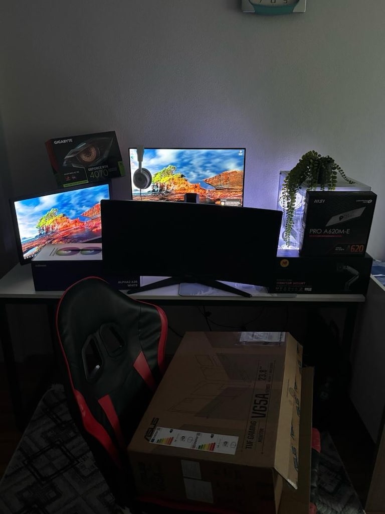 RTX 4070 SUPER 240Hz 3 Monitörlü FULL GAMING SETUP + VALORANT HESABI - 6