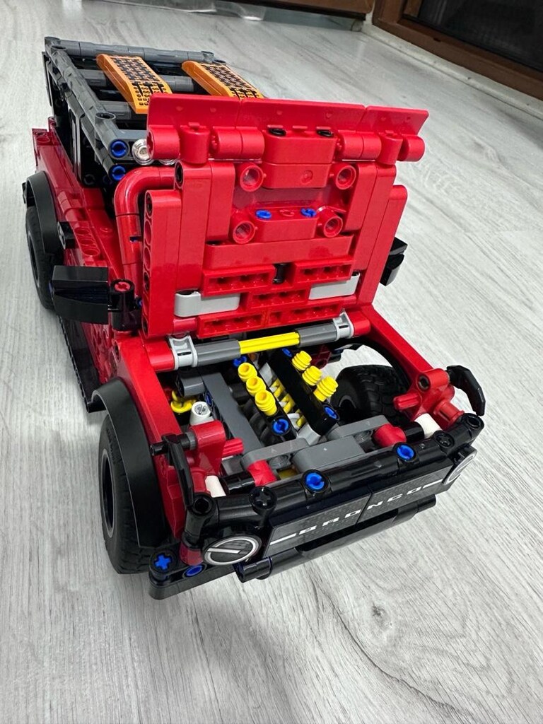 LEGO TECHNIC FORD BRONCO SUV 42213 (943 PARÇA) - 3