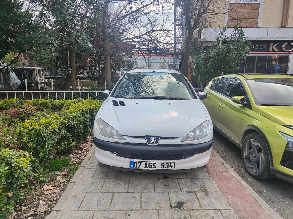 2005 PEUGEOT 206 1.4HDİ X-DESİGN AİLE ARACI - letgo'dan Sıfırından
