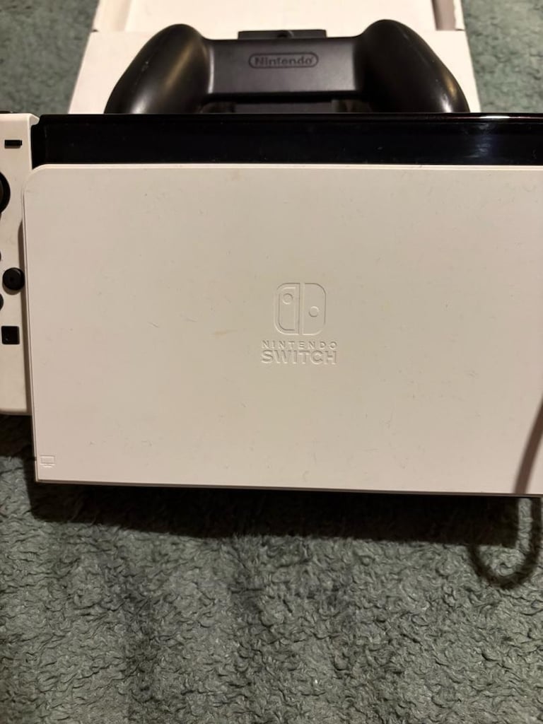 Nintedo switch game consol - 3