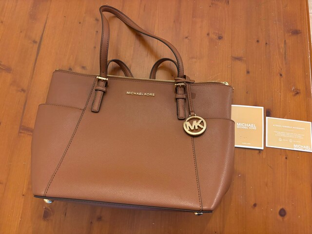 %100 orjinal hic kullanilmamis Michael Kors Canta