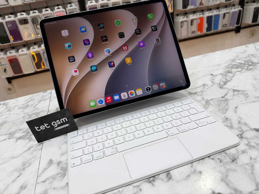 SONBAHARA ÖZEL-İPAD PRO 6 12.9' M2 128 GB VE İPAD MAGİC KEYBOARD - 2