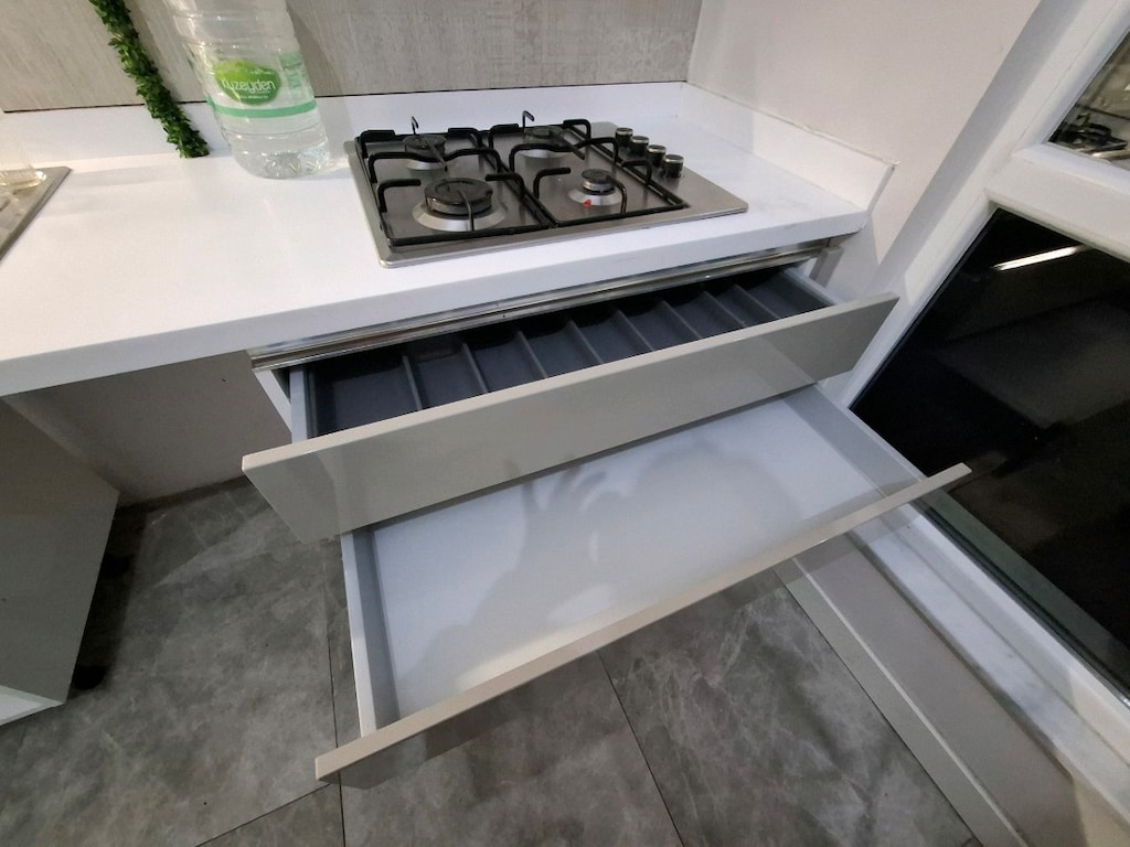 İki banyo dolap takımı ve mutfak dolabı set - 16