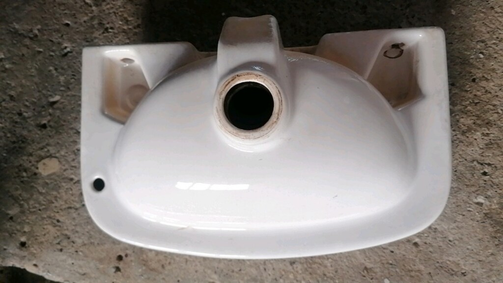 Lavabo tașı boyları duvara gelen tarafın boyu 50cm dir. eni 40 cm dir. - 16