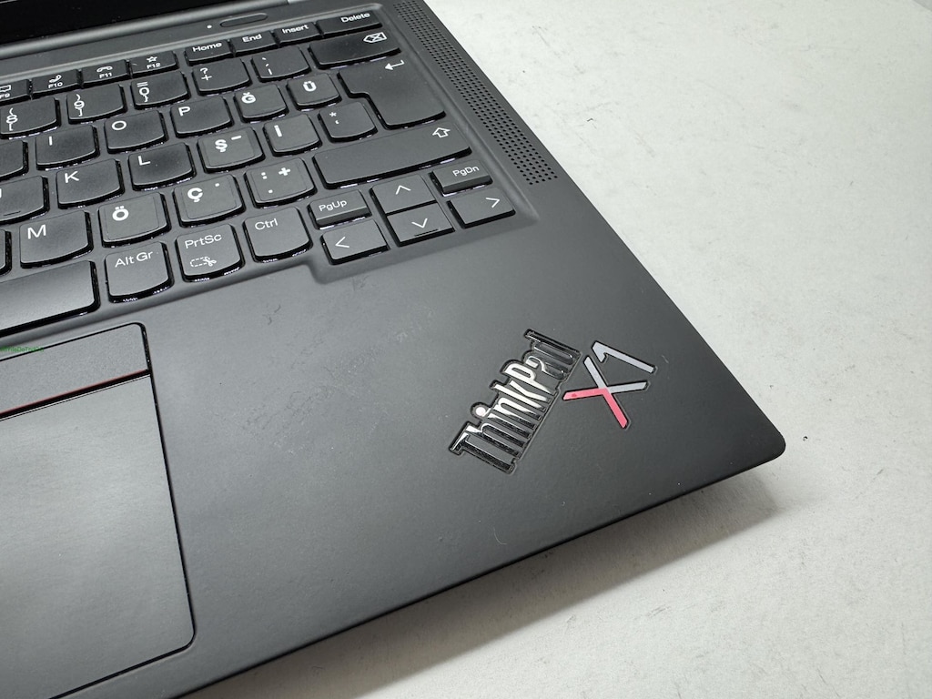 THİNKPAD X1 CARBON İ5 11. NESİL 16 GB RAM 256 M2SSD DOKUNMATİK - 4