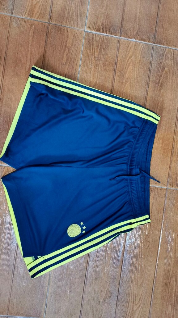 Adidas orijinal Fenerbahçe likralı şort.