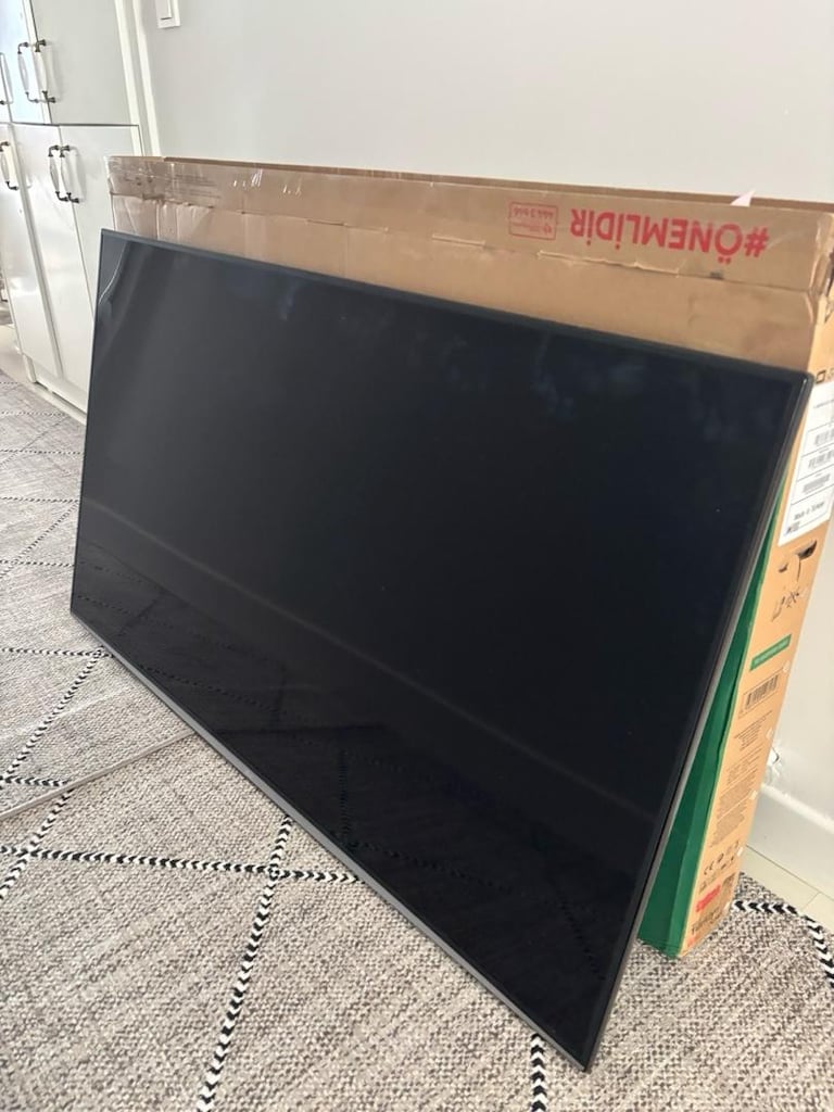 Hasarlı (solda şerit var) 55inch LG webos tv GEL AL