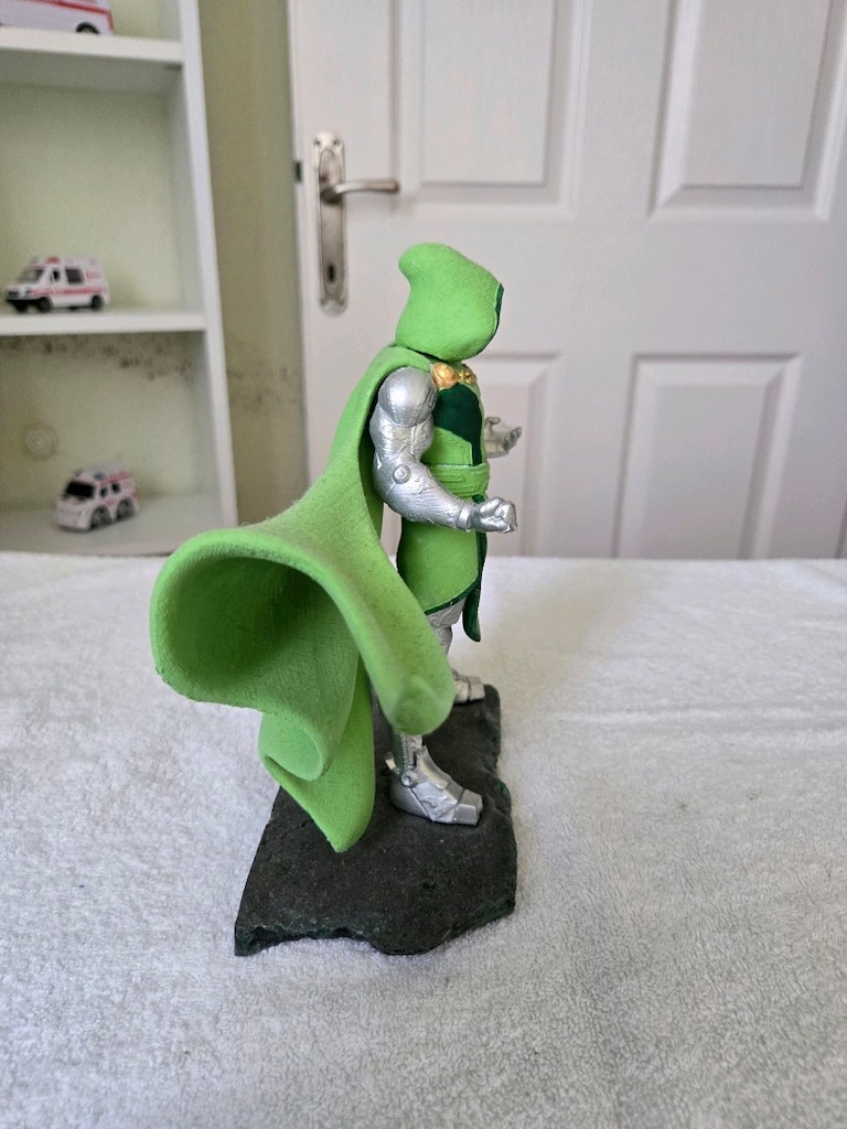 Dr. Doom 3d figür 20 cm - 3