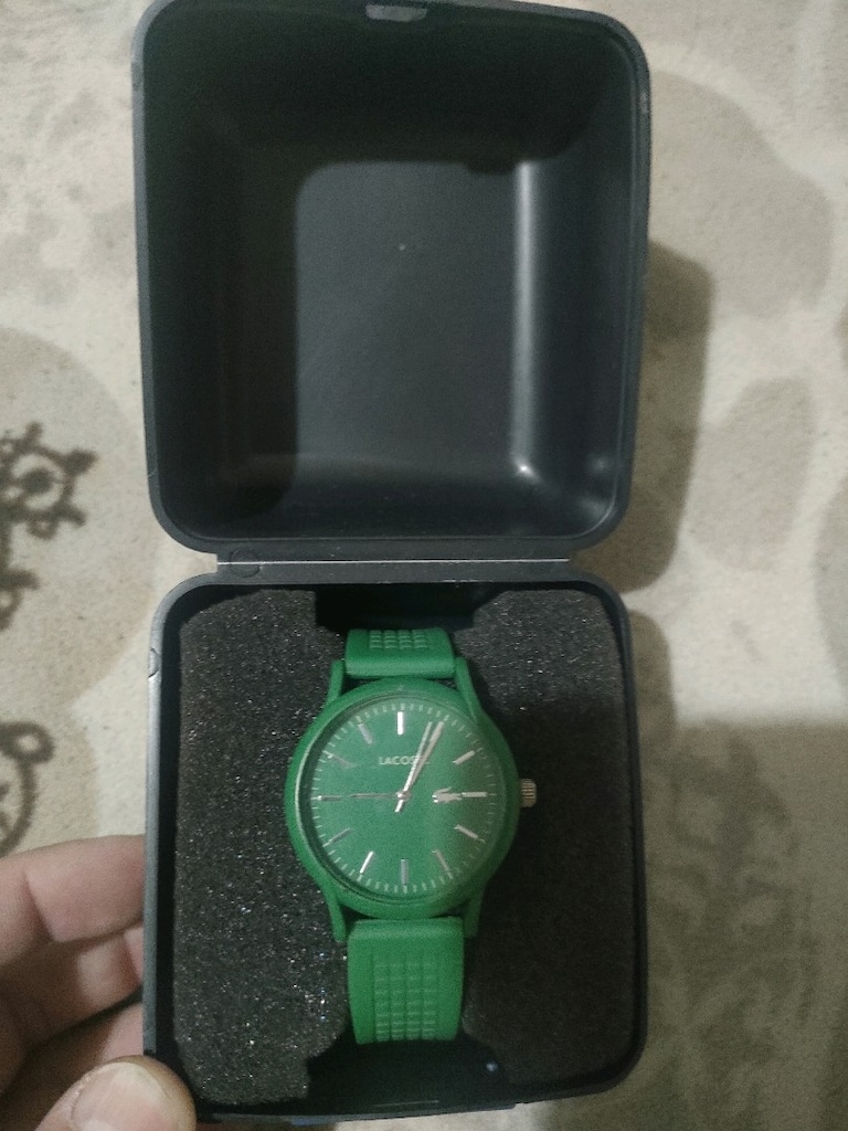 Replika Lacoste saat