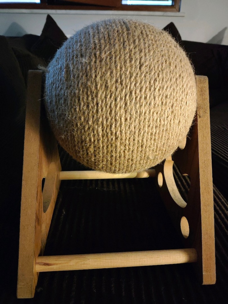Büyük Boy XXL Hasır Kedi Tırmalama Topu | Ahşap Standlı | 26 cm - 4