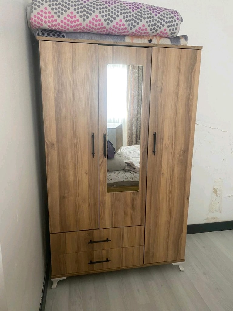 3 KAPAKLI KIYAFET DOLABI 3500₺ - 3