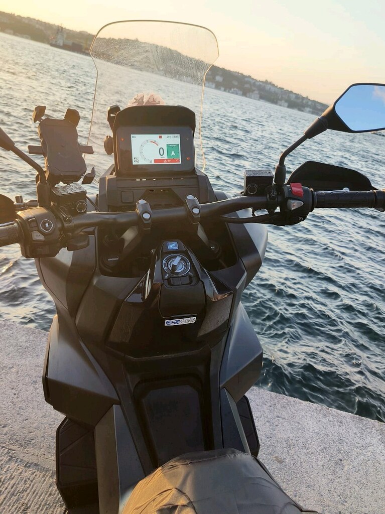 Honda adv 350 - 5
