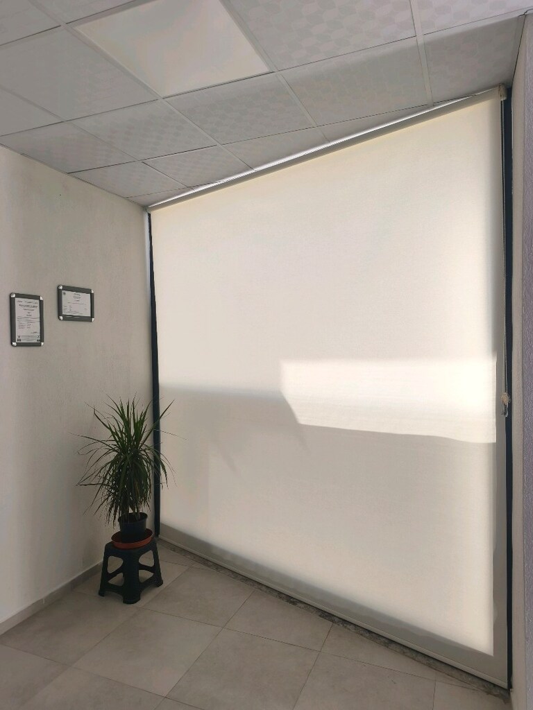 Kaliteli Demir Gövdeli Güneş Geçirmeyen Stor Perde – 283x280 & 121x280 - 3