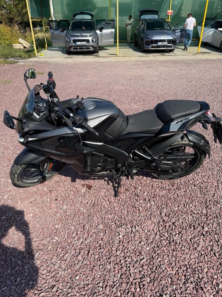 2023 Pulsar RS200 | İlk Sahibinden | 12.600 KM | Yetkili Servis Bakıml - 2