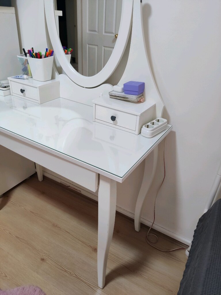 IKEA makyaj masası - 2