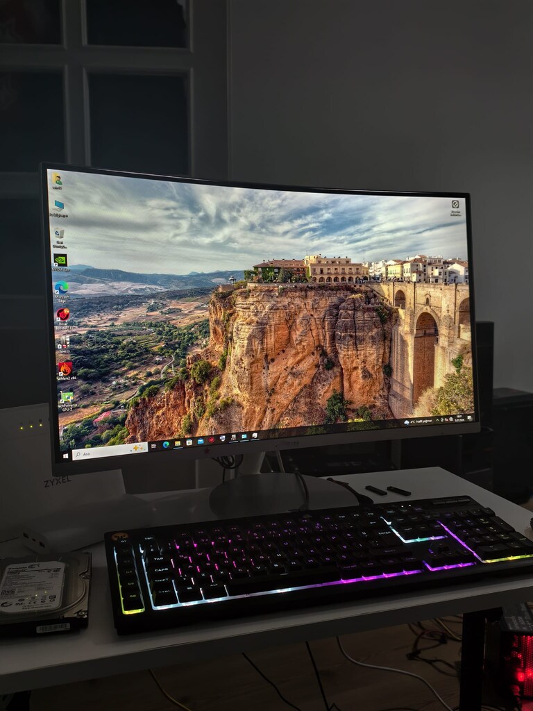 SAMSUNG 27 İNÇ CURVED OYUNCU MONİTÖRÜ - 4