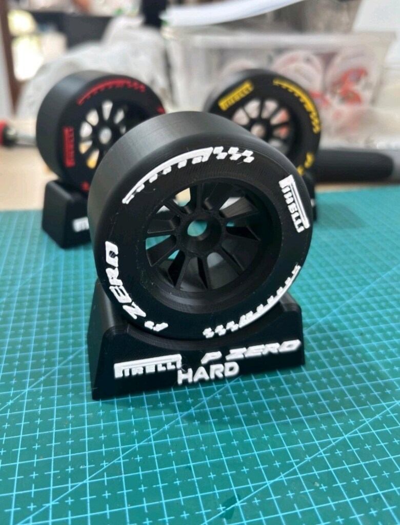 F1 Pirelli P Zero Mini Lastik Seti - 3'lü Dekoratif Koleksiyon - 2