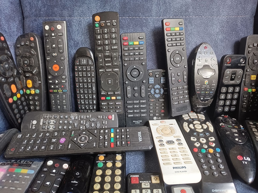 Toplu TV Kumandası - 9