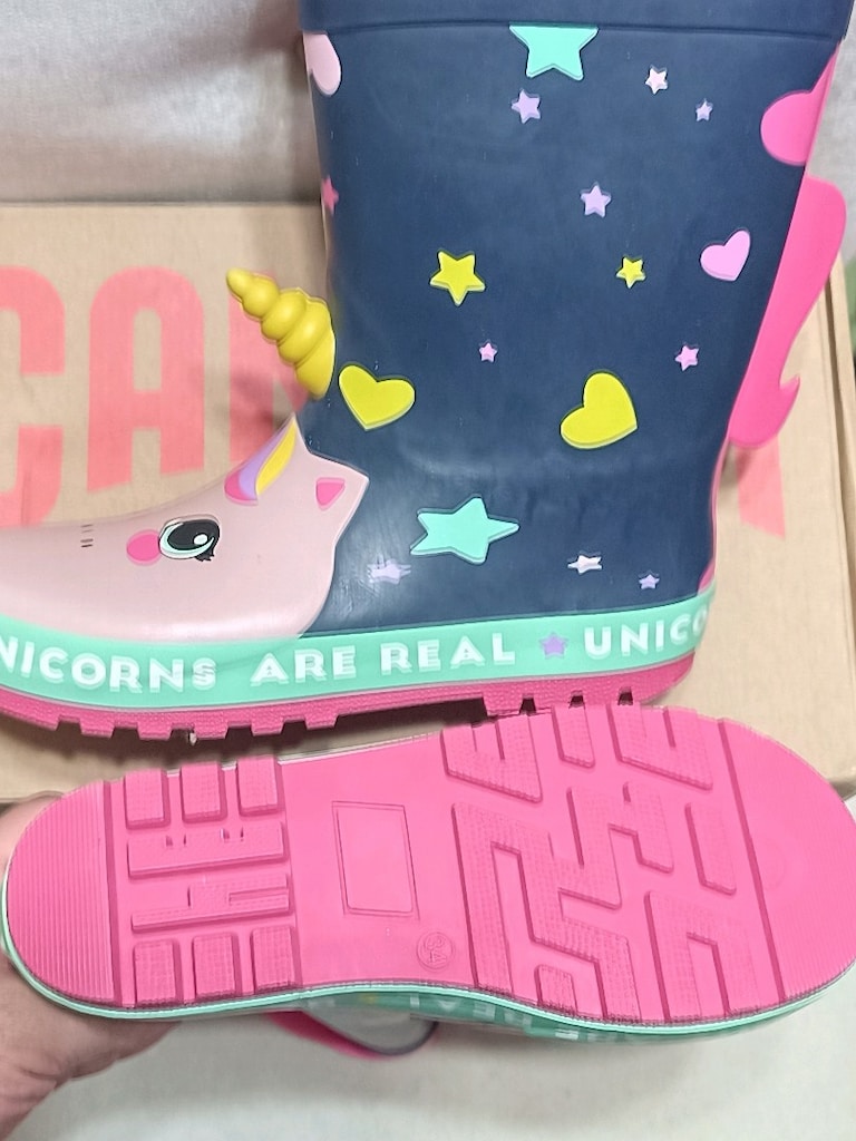 Denokids unicorn desenli sıfır cizmedir.Gecen sezondan kalan - 5