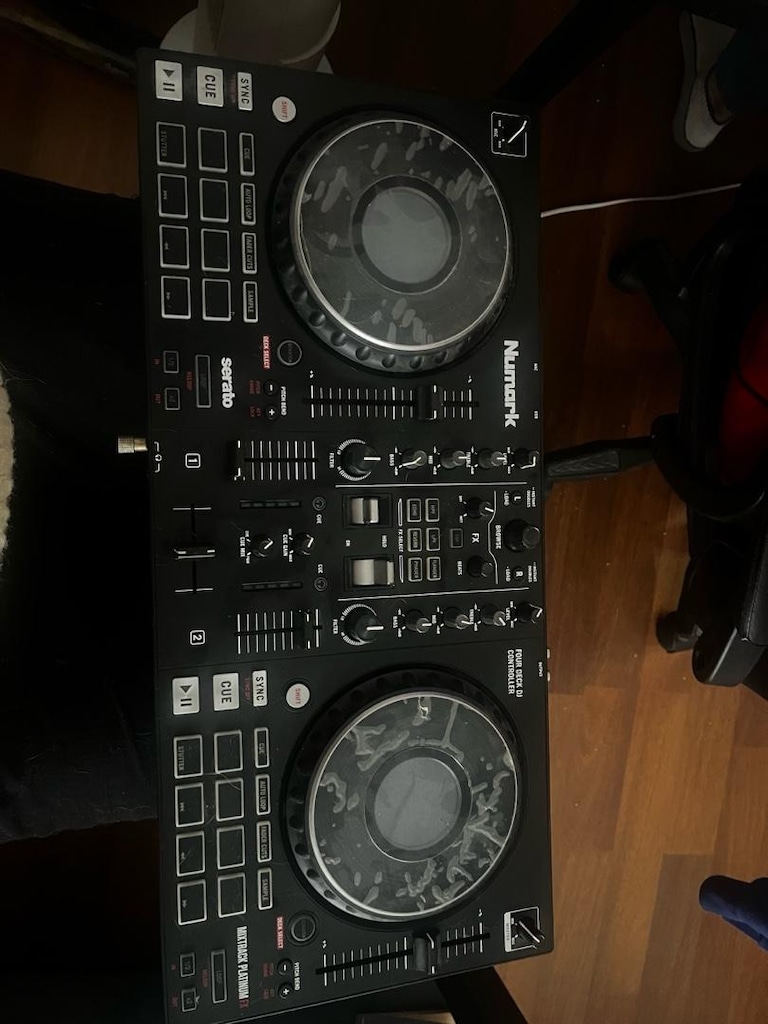 Numark MixTrack Platinium FX DJ Setup / All-in-One - 6