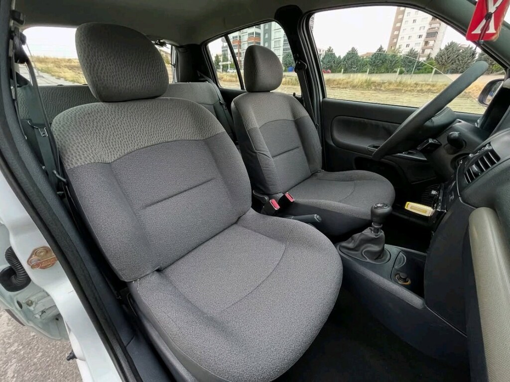 2004 Model 1.2 16 V - 9