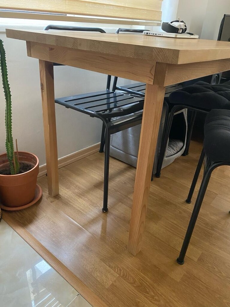 Gerçek Ahşap Masa ve Ikea Demir Sandalye - 2