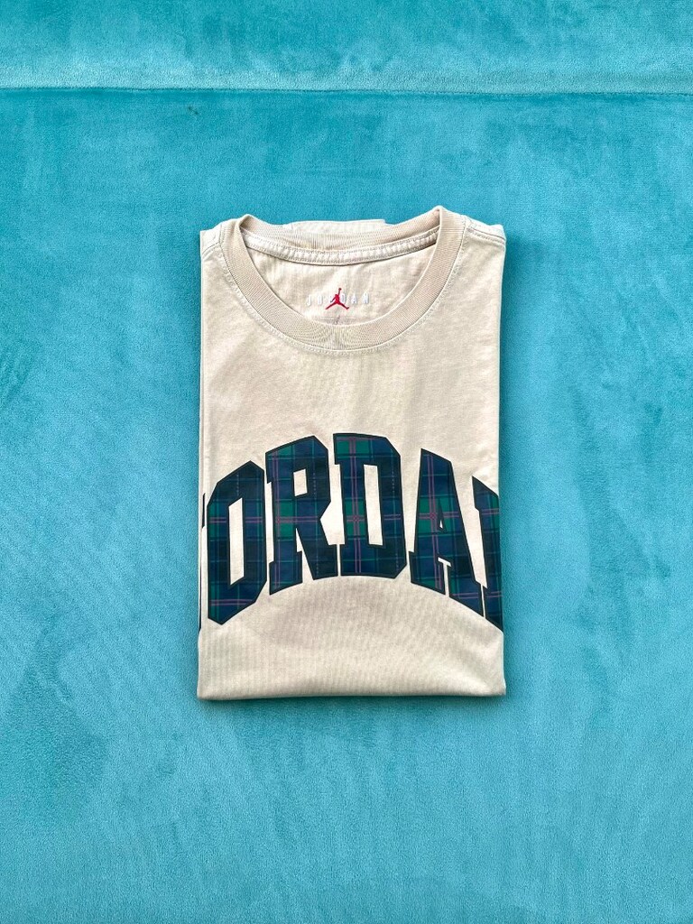 Jordan Holiday Essential Tişört