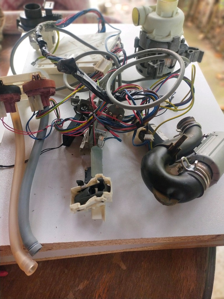 ELEKTROLUX BULAŞIK MAKİNESİ MOTOR VE TÜM YEDEK PARÇALARI - 11