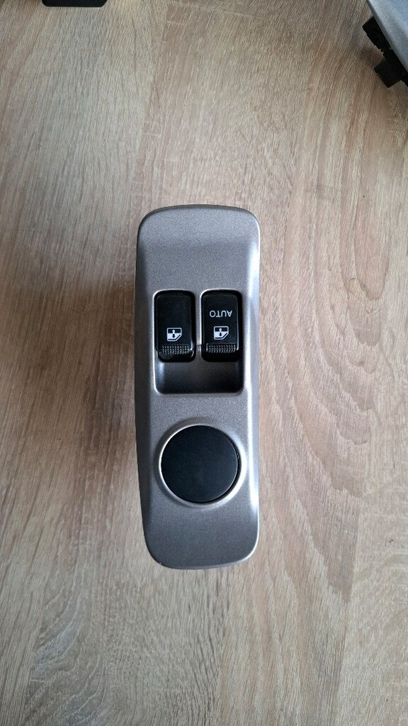 HYUNDAİ H100 İKİLİ SOL CAM AÇMA DÜĞMELERİ VE SAĞ TEKLİ CAM DÜĞMESİ - 2