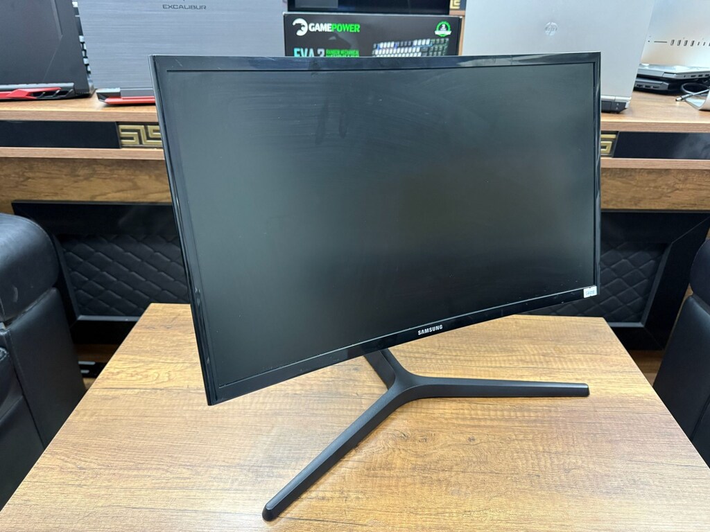 Samsung CRG5 24" 4ms Full HD Curved 144 Hz Oyuncu Monitörü - 2