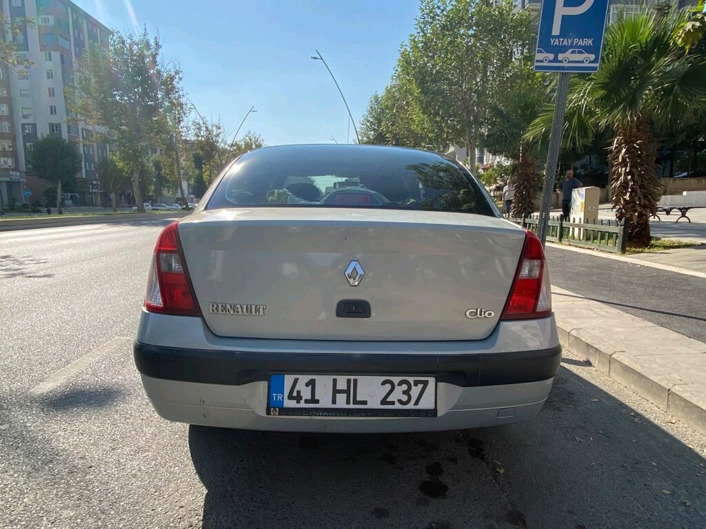 Sahibinden, düşük kilometreli 2005 Clio - 3