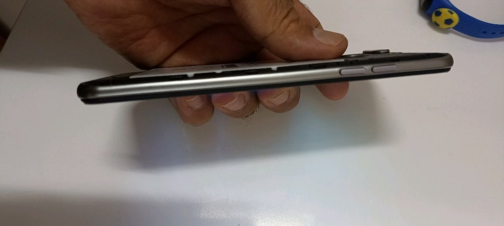 General Mobile G8 go - 6