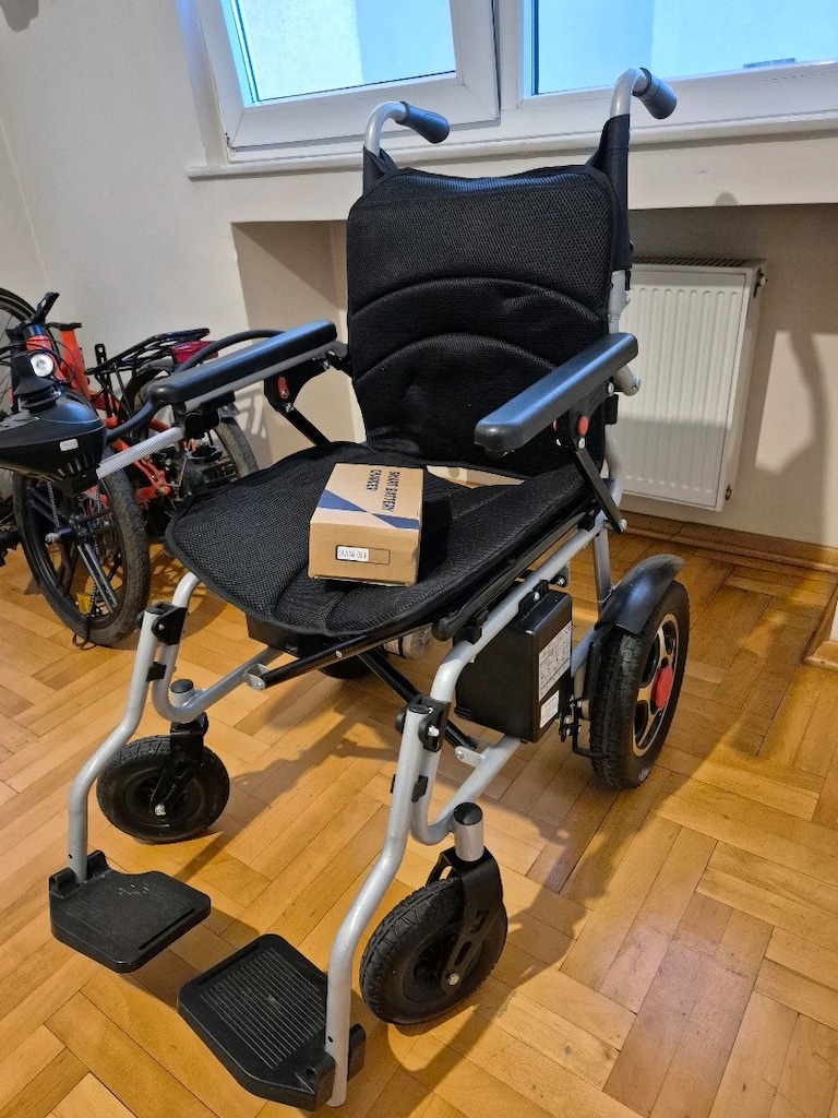 akülü tekerlekli sandalye Adelsan ADL 400 - 2