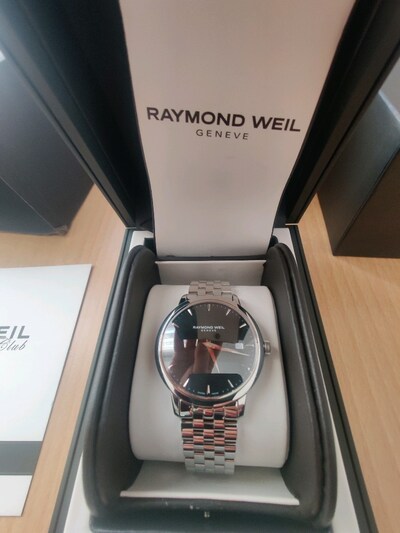 Raymond Weil Saat