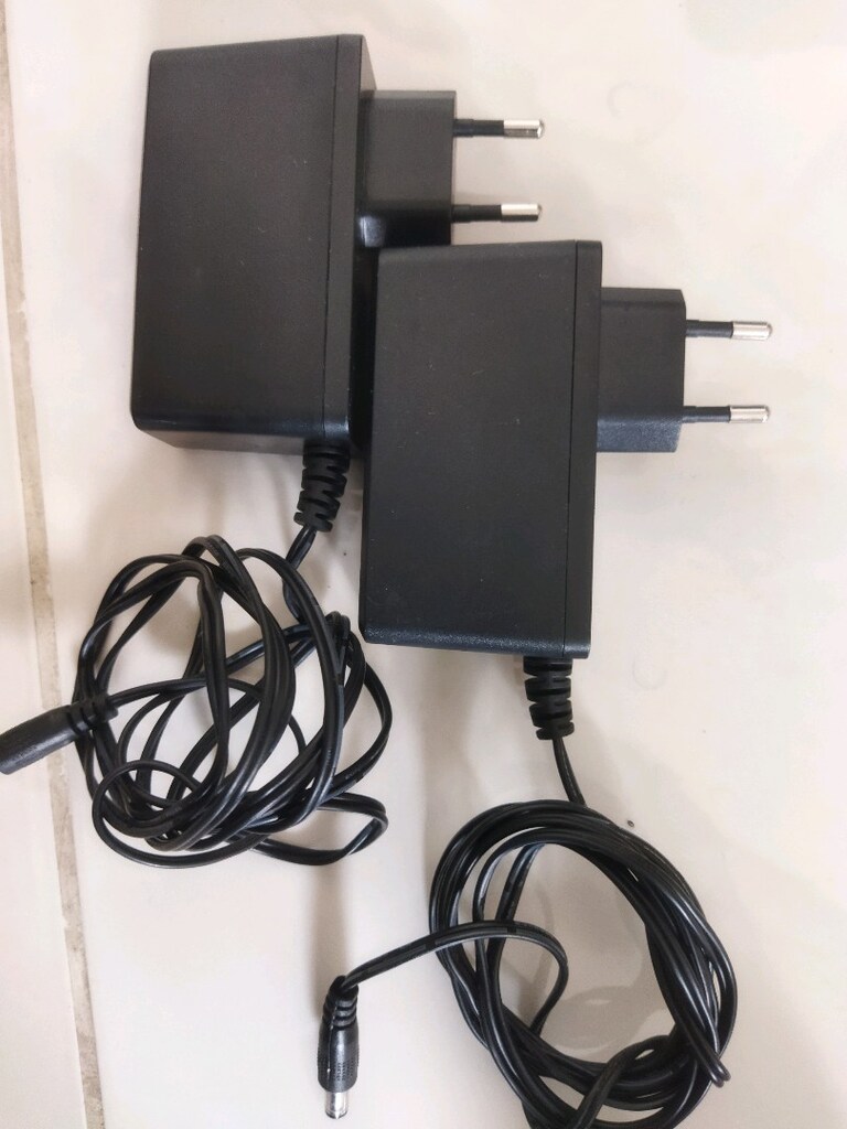 Adaptör kaliteli büyük 12 V 2A sorunsuz - 2