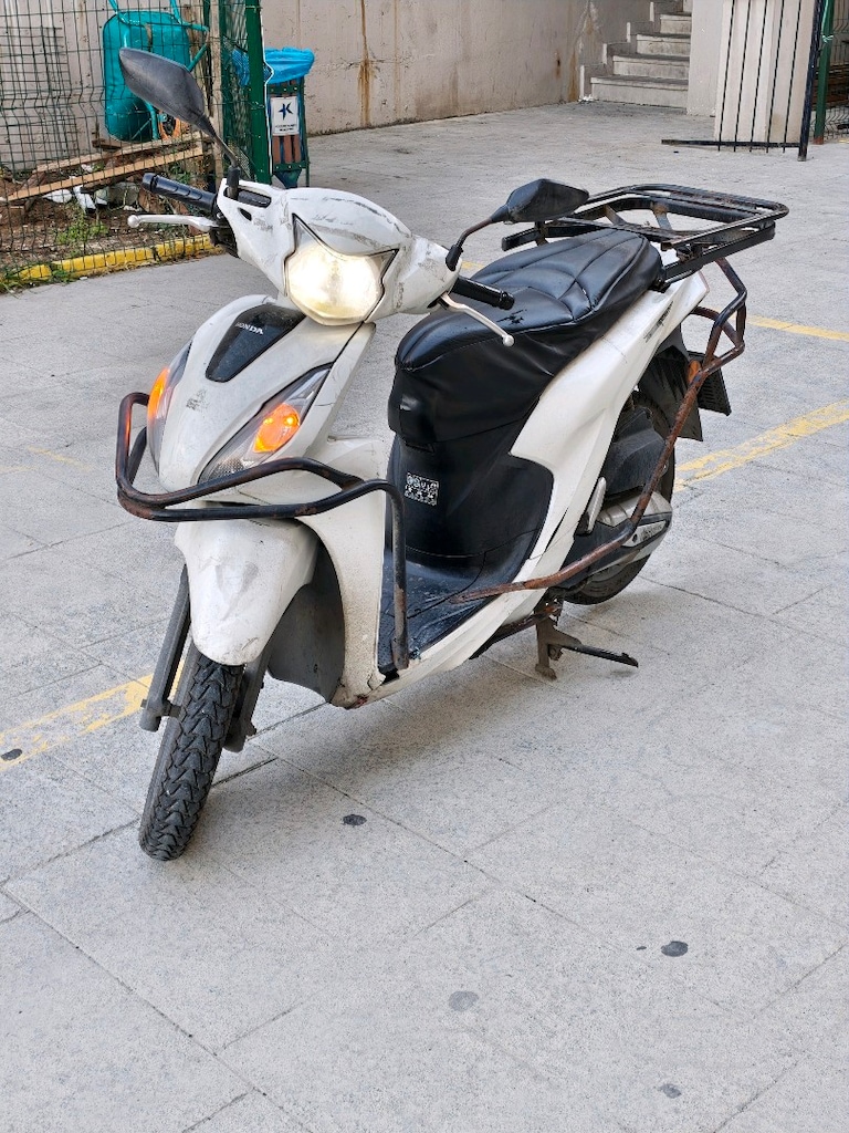 Honda dio 2021 sepeti ruhsata işli motor içi yeni 14 bin km oldu.