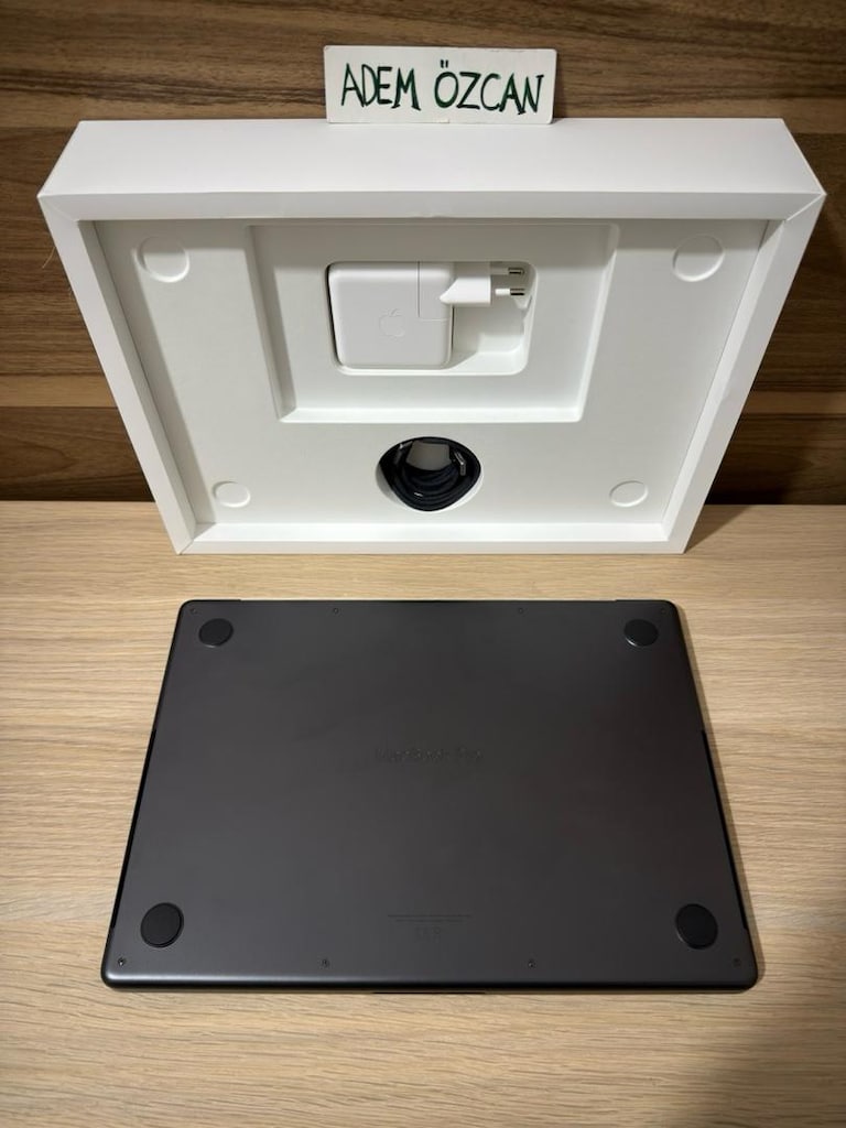 MacBook Pro / M5 Pro / 14 inç / 24 GB Ram / 1 TB Ssd - 7